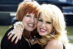 Hilversum 18 maart 2009
Perspresentatie Holland got talent bij beeld en geluid. Patricia Paay met zus Yvonne Keeley
Peter Smulders bv