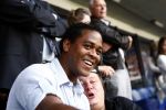 Amsterdam 10 mei 2009
Justin Kluivert wordt gehuldigd voor hun kampioenschap in de rust van de wedstrijd ajax-fc twente in de arena. Papa Patrick is natuurlijk apetrots op de tribune. Justin speelt in de ajax jeugd
Peter Smulders bv