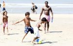 Noordwijk 24 juli 2008
Patrick Kluivert op het strand bij huis ter Duin met Rossana Lima en zijn zoons Shane Quincy Ruben en Justin.