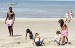 Noordwijk 24 juli 2008
Patrick Kluivert op het strand bij huis ter Duin met Rossana Lima en zijn zoons Shane Quincy Ruben en Justin.