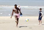 Noordwijk 24 juli 2008
Patrick Kluivert op het strand bij huis ter Duin met Rossana Lima en zijn zoons Shane Quincy Ruben en Justin.