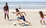 Noordwijk 24 juli 2008
Patrick Kluivert op het strand bij huis ter Duin met Rossana Lima en zijn zoons Shane Quincy Ruben en Justin.