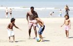 Noordwijk 24 juli 2008
Patrick Kluivert op het strand bij huis ter Duin met Rossana Lima en zijn zoons Shane Quincy Ruben en Justin.