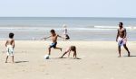 Noordwijk 24 juli 2008
Patrick Kluivert op het strand bij huis ter Duin met Rossana Lima en zijn zoons Shane Quincy Ruben en Justin.