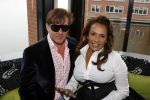 Zaandam 27 januari 2009
Voorjaarspresentatie sbs6 in het zaantheater. Gerard Joling met zonnebril knijpt Patty Brard in haar borsten
Peter Smulders bv