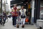 Amsterdam 28 maart 2009
Patty Brard met vriend Antoine en hun 2 hondjes op de cornelis schuytstraat.
Peter Smulders bv