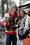 Amsterdam 28 maart 2009
Patty Brard met vriend Antoine en hun 2 hondjes op de cornelis schuytstraat.
Peter Smulders bv