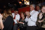 Amsterdam 17 december 2007
Tros Kerstcircus bij afrika afrika . Pieter Storms met Nina Brink en haar kinderen
