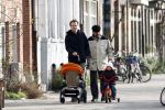 Amsterdam 26 januari 2008
Pieter v Beukering , man van Yvon Jaspers met kinderen en opa aan het wandelen.