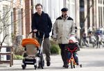 Amsterdam 26 januari 2008
Pieter v Beukering , man van Yvon Jaspers met kinderen en opa aan het wandelen.