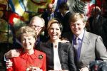 Apeldoorn 30 april 2009
Koninginnedag 2009 in apeldoorn met Koningin Beatrix Pieter v Vollenhoven Prinses Margriet Maxima Prins Willem Alexander Prins Constantijn Prinses Laurentien Prinses Mabel Prins Friso Prins Maurits Prinses Marilene Prins Pieter Christiaan Prinses Anita Prins Floris een zwangere Prinses Aimee en Prinses Annette. s middags probeerde een dwaas een aanslag te plegen op de koninklijke familie waarbij meerdere doden vielen.
Peter Smulders bv