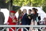 Apeldoorn 30 april 2009
Koninginnedag 2009 in apeldoorn met Koningin Beatrix Pieter v Vollenhoven Prinses Margriet Maxima Prins Willem Alexander Prins Constantijn Prinses Laurentien Prinses Mabel Prins Friso Prins Maurits Prinses Marilene Prins Pieter Christiaan Prinses Anita Prins Floris een zwangere Prinses Aimee en Prinses Annette. s middags probeerde een dwaas een aanslag te plegen op de koninklijke familie waarbij meerdere doden vielen.
Peter Smulders bv
