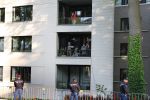 Apeldoorn, 8 Mei 2009
Speciale Herdenkingsdienst voor de slachtoffers van de ramp op Koninginnedag
Veel Politie, overal afzettingen met grote betonblokken.

Foto Peter Smulders