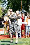 Apeldoorn 30 april 2009
Koninginnedag 2009 in apeldoorn met Koningin Beatrix Pieter v Vollenhoven Prinses Margriet Maxima Prins Willem Alexander Prins Constantijn Prinses Laurentien Prinses Mabel Prins Friso Prins Maurits Prinses Marilene Prins Pieter Christiaan Prinses Anita Prins Floris een zwangere Prinses Aimee en Prinses Annette. s middags probeerde een dwaas een aanslag te plegen op de koninklijke familie waarbij meerdere doden vielen.
Peter Smulders bv