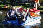 Apeldoorn 30 april 2009
Koninginnedag 2009 in apeldoorn met Koningin Beatrix Pieter v Vollenhoven Prinses Margriet Maxima Prins Willem Alexander Prins Constantijn Prinses Laurentien Prinses Mabel Prins Friso Prins Maurits Prinses Marilene Prins Pieter Christiaan Prinses Anita Prins Floris een zwangere Prinses Aimee en Prinses Annette. s middags probeerde een dwaas een aanslag te plegen op de koninklijke familie waarbij meerdere doden vielen.
Peter Smulders bv