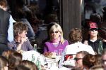 Lech 26 februari 2008
Prinses Caroline v Monaco en Prins Ernst v Hannover op skivakantie in lech.  Ze steken allebei een sigaret op.
Peter Smulders bv
