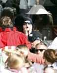 Lech 26 februari 2008
Prinses Caroline v Monaco en Prins Ernst v Hannover op skivakantie in lech.  Ze steken allebei een sigaret op.
Peter Smulders bv