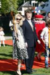 Apeldoorn 30 april 2009
Koninginnedag 2009 in apeldoorn met Koningin Beatrix Pieter v Vollenhoven Prinses Margriet Maxima Prins Willem Alexander Prins Constantijn Prinses Laurentien Prinses Mabel Prins Friso Prins Maurits Prinses Marilene Prins Pieter Christiaan Prinses Anita Prins Floris een zwangere Prinses Aimee en Prinses Annette. s middags probeerde een dwaas een aanslag te plegen op de koninklijke familie waarbij meerdere doden vielen.
Peter Smulders bv