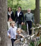 Apeldoorn 30 mei 2008
Prins Maurits Prinses Marilen met Prins Lucas tijdens fotoshoot vanwege 10 jarig huwelijk in de apenheul.