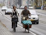 Amsterdam 3 november 2007
Prins Maurits en Prinses Marilene bij La Luz voor Make a Different day. Ze kwamen met de bakfiets.