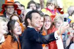 Apeldoorn 30 april 2009
Koninginnedag 2009 in apeldoorn met Koningin Beatrix Pieter v Vollenhoven Prinses Margriet Maxima Prins Willem Alexander Prins Constantijn Prinses Laurentien Prinses Mabel Prins Friso Prins Maurits Prinses Marilene Prins Pieter Christiaan Prinses Anita Prins Floris een zwangere Prinses Aimee en Prinses Annette. s middags probeerde een dwaas een aanslag te plegen op de koninklijke familie waarbij meerdere doden vielen.
Peter Smulders bv