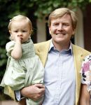 Wassenaar 11 juli 2008
Foto uurtje met prinses Maxima Prins Willem Alexander  en hun dochters Prinses Amalia Prinses Alexia en Prinses Ariane . 
Ze komen aanrijden in bakfiets.