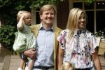 Wassenaar 11 juli 2008
Foto uurtje met prinses Maxima Prins Willem Alexander  en hun dochters Prinses Amalia Prinses Alexia en Prinses Ariane . 
Ze komen aanrijden in bakfiets.