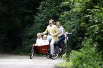 Wassenaar 11 juli 2008
Foto uurtje met prinses Maxima Prins Willem Alexander  en hun dochters Prinses Amalia Prinses Alexia en Prinses Ariane . 
Ze komen aanrijden in bakfiets.