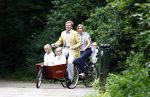 Wassenaar 11 juli 2008
Foto uurtje met prinses Maxima Prins Willem Alexander  en hun dochters Prinses Amalia Prinses Alexia en Prinses Ariane . 
Ze komen aanrijden in bakfiets.