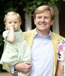 Wassenaar 11 juli 2008
Foto uurtje met prinses Maxima Prins Willem Alexander  en hun dochters Prinses Amalia Prinses Alexia en Prinses Ariane . 
Ze komen aanrijden in bakfiets.