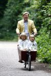 Wassenaar 11 juli 2008
Foto uurtje met prinses Maxima Prins Willem Alexander  en hun dochters Prinses Amalia Prinses Alexia en Prinses Ariane . 
Ze komen aanrijden in bakfiets.