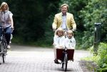 Wassenaar 11 juli 2008
Foto uurtje met prinses Maxima Prins Willem Alexander  en hun dochters Prinses Amalia Prinses Alexia en Prinses Ariane . 
Ze komen aanrijden in bakfiets.