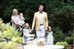 Wassenaar 11 juli 2008
Foto uurtje met prinses Maxima Prins Willem Alexander  en hun dochters Prinses Amalia Prinses Alexia en Prinses Ariane . 
Ze komen aanrijden in bakfiets.