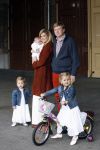 Den Haag 26 juni 2007
Fotomoment met Prins Willem Alexander Maxima Prinses Amalia Alexia en Ariane bij de koninklijke stallen. Prinses Alexia viert haar 2e verjaardag.