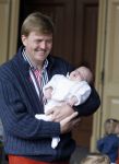 Den Haag 26 juni 2007
Fotomoment met Prins Willem Alexander Maxima Prinses Amalia Alexia en Ariane bij de koninklijke stallen. Prinses Alexia viert haar 2e verjaardag.