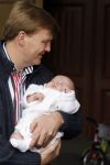 Den Haag 26 juni 2007
Fotomoment met Prins Willem Alexander Maxima Prinses Amalia Alexia en Ariane bij de koninklijke stallen. Prinses Alexia viert haar 2e verjaardag.