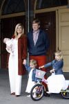 Den Haag 26 juni 2007
Fotomoment met Prins Willem Alexander Maxima Prinses Amalia Alexia en Ariane bij de koninklijke stallen. Prinses Alexia viert haar 2e verjaardag.