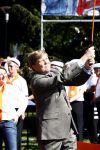 Apeldoorn 30 april 2009
Koninginnedag 2009 in apeldoorn met Koningin Beatrix Pieter v Vollenhoven Prinses Margriet Maxima Prins Willem Alexander Prins Constantijn Prinses Laurentien Prinses Mabel Prins Friso Prins Maurits Prinses Marilene Prins Pieter Christiaan Prinses Anita Prins Floris een zwangere Prinses Aimee en Prinses Annette. s middags probeerde een dwaas een aanslag te plegen op de koninklijke familie waarbij meerdere doden vielen.
Peter Smulders bv