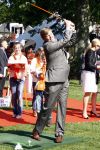 Apeldoorn 30 april 2009
Koninginnedag 2009 in apeldoorn met Koningin Beatrix Pieter v Vollenhoven Prinses Margriet Maxima Prins Willem Alexander Prins Constantijn Prinses Laurentien Prinses Mabel Prins Friso Prins Maurits Prinses Marilene Prins Pieter Christiaan Prinses Anita Prins Floris een zwangere Prinses Aimee en Prinses Annette. s middags probeerde een dwaas een aanslag te plegen op de koninklijke familie waarbij meerdere doden vielen.
Peter Smulders bv
