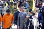 Apeldoorn 30 april 2009
Koninginnedag 2009 in apeldoorn met Koningin Beatrix Pieter v Vollenhoven Prinses Margriet Maxima Prins Willem Alexander Prins Constantijn Prinses Laurentien Prinses Mabel Prins Friso Prins Maurits Prinses Marilene Prins Pieter Christiaan Prinses Anita Prins Floris een zwangere Prinses Aimee en Prinses Annette. s middags probeerde een dwaas een aanslag te plegen op de koninklijke familie waarbij meerdere doden vielen.
Peter Smulders bv