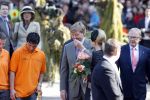 Apeldoorn 30 april 2009
Koninginnedag 2009 in apeldoorn met Koningin Beatrix Pieter v Vollenhoven Prinses Margriet Maxima Prins Willem Alexander Prins Constantijn Prinses Laurentien Prinses Mabel Prins Friso Prins Maurits Prinses Marilene Prins Pieter Christiaan Prinses Anita Prins Floris een zwangere Prinses Aimee en Prinses Annette. s middags probeerde een dwaas een aanslag te plegen op de koninklijke familie waarbij meerdere doden vielen.
Peter Smulders bv