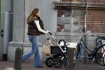 Amsterdam 11 februari 2008
Prinses Aimee op de pc hooftstraat achter de kinderwagen.