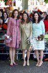 Apeldoorn 30 april 2009
Koninginnedag 2009 in apeldoorn met Koningin Beatrix Pieter v Vollenhoven Prinses Margriet Maxima Prins Willem Alexander Prins Constantijn Prinses Laurentien Prinses Mabel Prins Friso Prins Maurits Prinses Marilene Prins Pieter Christiaan Prinses Anita Prins Floris een zwangere Prinses Aimee en Prinses Annette. s middags probeerde een dwaas een aanslag te plegen op de koninklijke familie waarbij meerdere doden vielen.
Peter Smulders bv