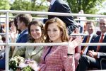 Apeldoorn 30 april 2009
Koninginnedag 2009 in apeldoorn met Koningin Beatrix Pieter v Vollenhoven Prinses Margriet Maxima Prins Willem Alexander Prins Constantijn Prinses Laurentien Prinses Mabel Prins Friso Prins Maurits Prinses Marilene Prins Pieter Christiaan Prinses Anita Prins Floris een zwangere Prinses Aimee en Prinses Annette. s middags probeerde een dwaas een aanslag te plegen op de koninklijke familie waarbij meerdere doden vielen.
Peter Smulders bv