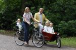 Wassenaar 11 juli 2008
Foto uurtje met prinses Maxima Prins Willem Alexander  en hun dochters Prinses Amalia Prinses Alexia en Prinses Ariane . 
Ze komen aanrijden in bakfiets.