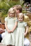 Wassenaar 11 juli 2008
Foto uurtje met prinses Maxima Prins Willem Alexander  en hun dochters Prinses Amalia Prinses Alexia en Prinses Ariane . 
Ze komen aanrijden in bakfiets.