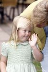 Wassenaar 11 juli 2008
Foto uurtje met prinses Maxima Prins Willem Alexander  en hun dochters Prinses Amalia Prinses Alexia en Prinses Ariane . 
Ze komen aanrijden in bakfiets.