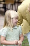Wassenaar 11 juli 2008
Foto uurtje met prinses Maxima Prins Willem Alexander  en hun dochters Prinses Amalia Prinses Alexia en Prinses Ariane . 
Ze komen aanrijden in bakfiets.