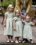 Wassenaar 11 juli 2008
Foto uurtje met prinses Maxima Prins Willem Alexander  en hun dochters Prinses Amalia Prinses Alexia en Prinses Ariane . 
Ze komen aanrijden in bakfiets.