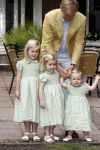 Wassenaar 11 juli 2008
Foto uurtje met prinses Maxima Prins Willem Alexander  en hun dochters Prinses Amalia Prinses Alexia en Prinses Ariane . 
Ze komen aanrijden in bakfiets.